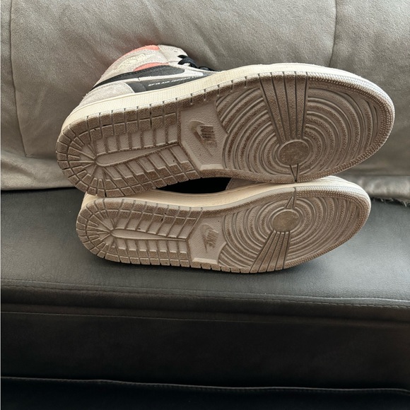 2019 Men’s Air Jordan 1 Retro High OG 'Neutral Grey’ - Picture 6 of 6